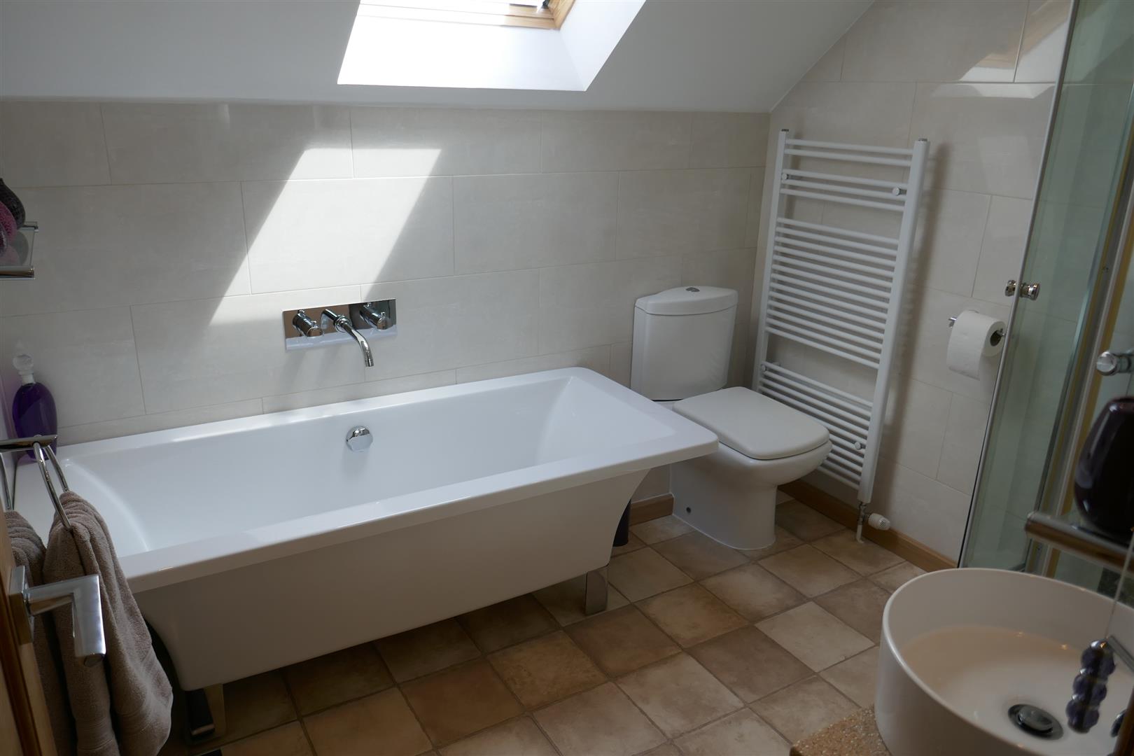 EN- SUITE BATHROOM